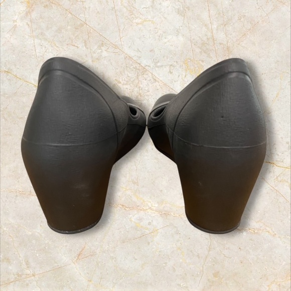 Crocs Women Wedge Cap Toe Slip-on Rubber Black Shoes Size 10W (fits like 9 1/2) - Picture 6 of 7